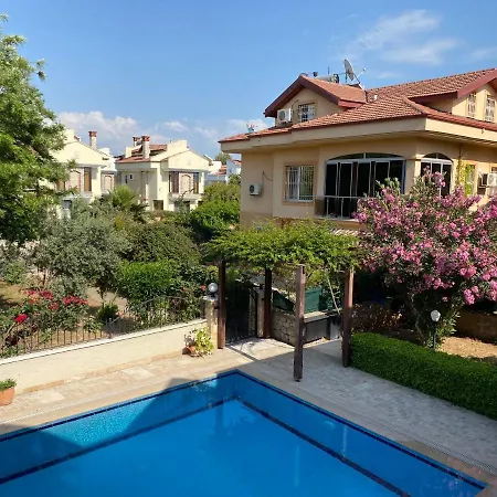 アパート Thefamilyapartmentsinfethiye *